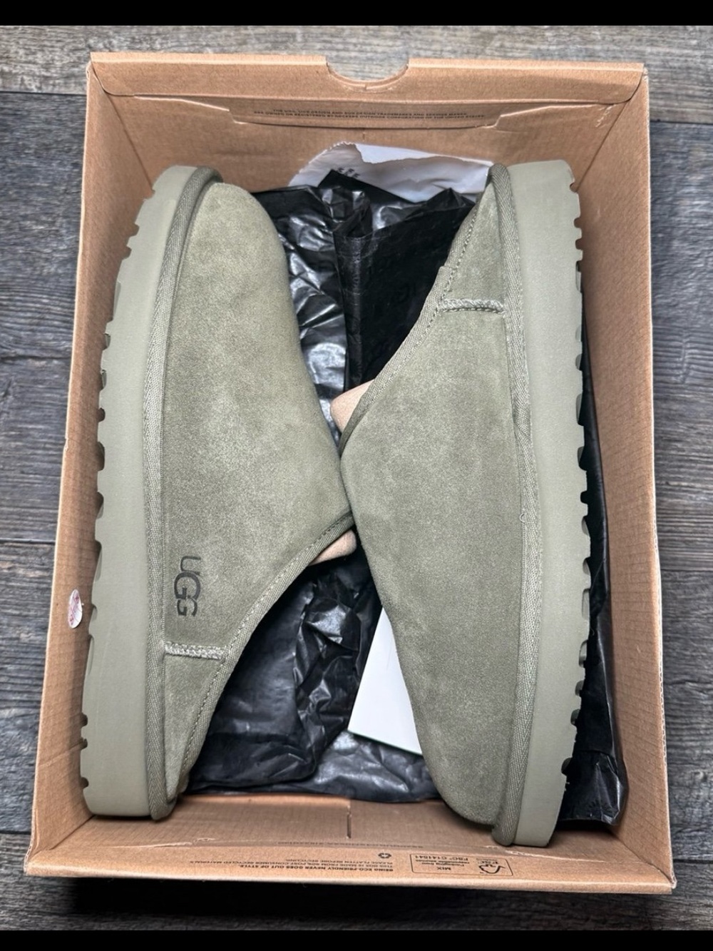 UGG Classic Slip-on (Men) size 9 Men Green